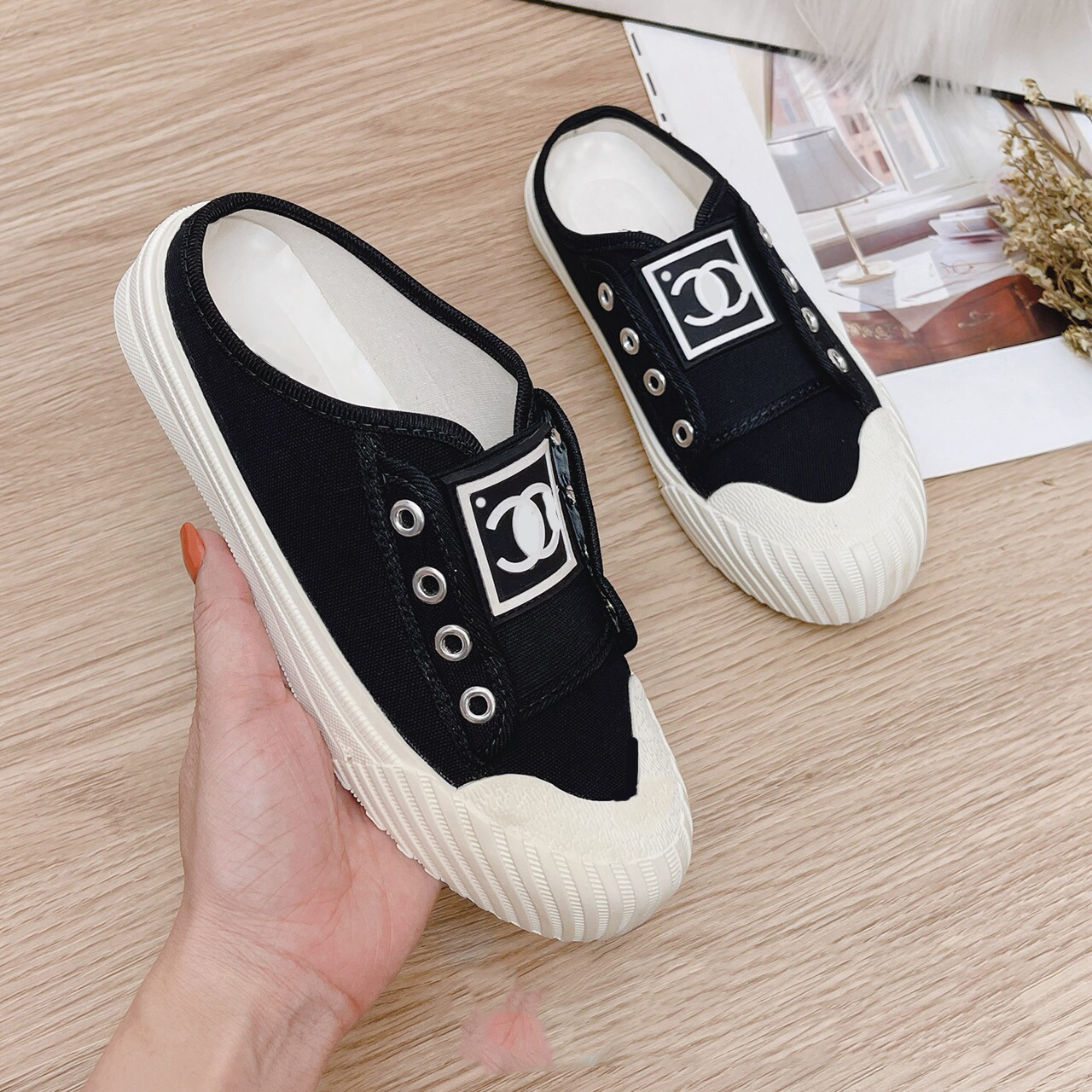 Giày Sụ thể Thao Đạp Gót Nữ Không Dây Channneell
