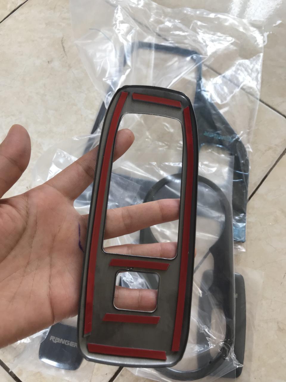 Ốp nội thất titan Ford Ranger