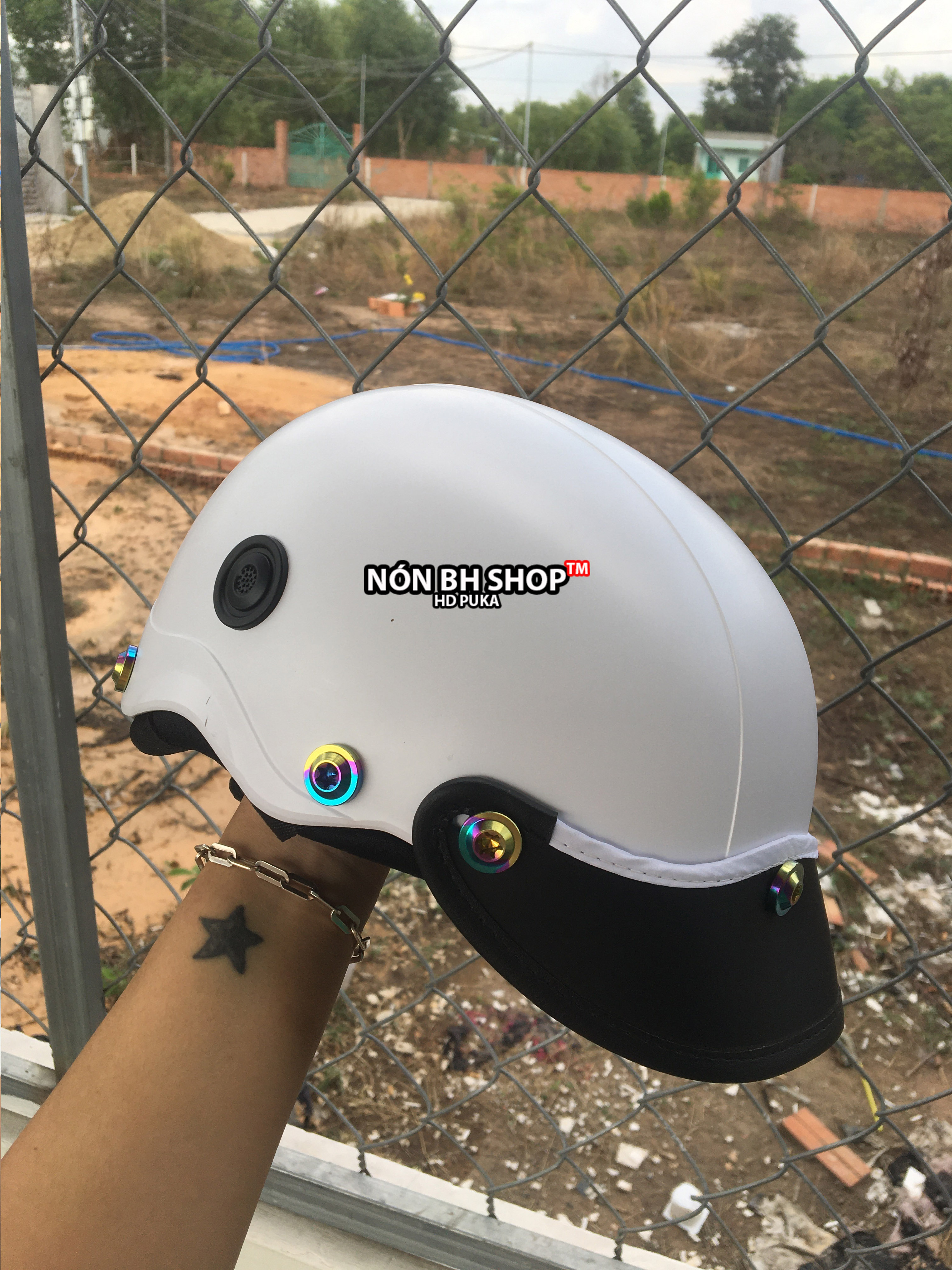 Nón sơn gắn ốc titan GR5 - Ốc GR5 nhiều màu ( 8 ốc )