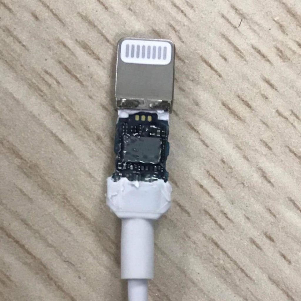 Jack chuyển đổi tai nghe iphone lightning ra 3.5mm cho iphone - halustore