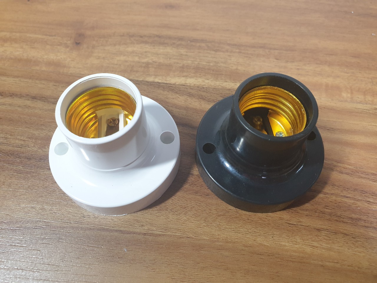Đuôi đèn xoáy E27 treo, thẳng, vát, xéo (đen, trắng) lõi đồng