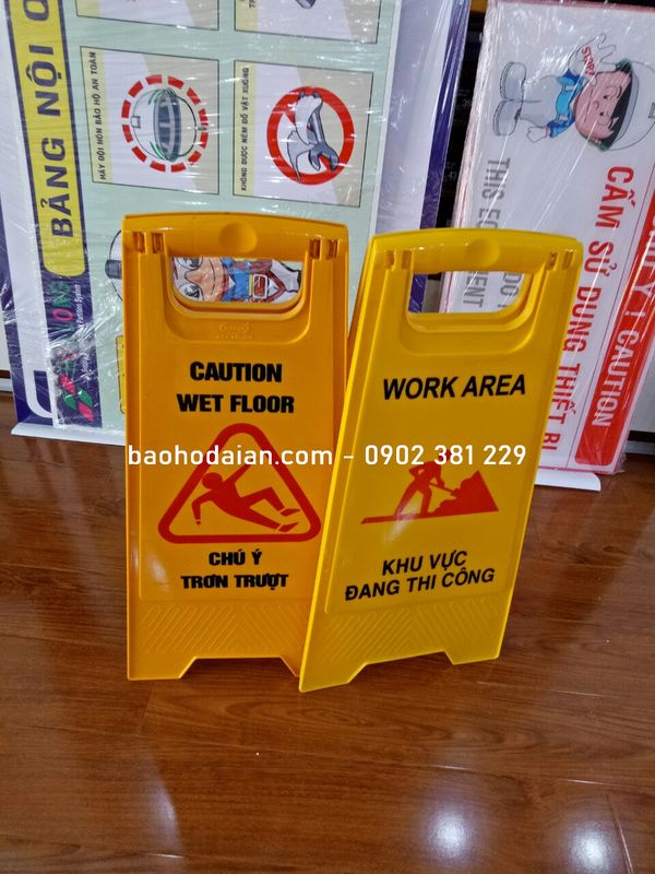 Biển cảnh báo chữ A - Trơn Trượt (hình thật)