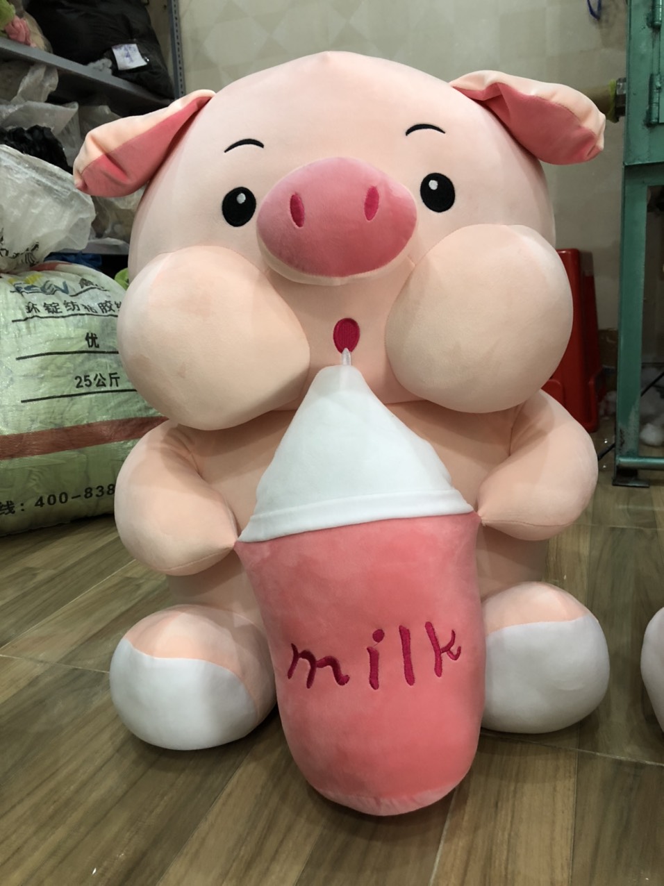 Gấu Bông Heo Ôm Bình Sữa - 60CM