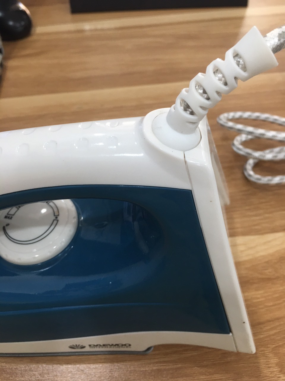 Bàn là khô Deawoo YPZ-6708