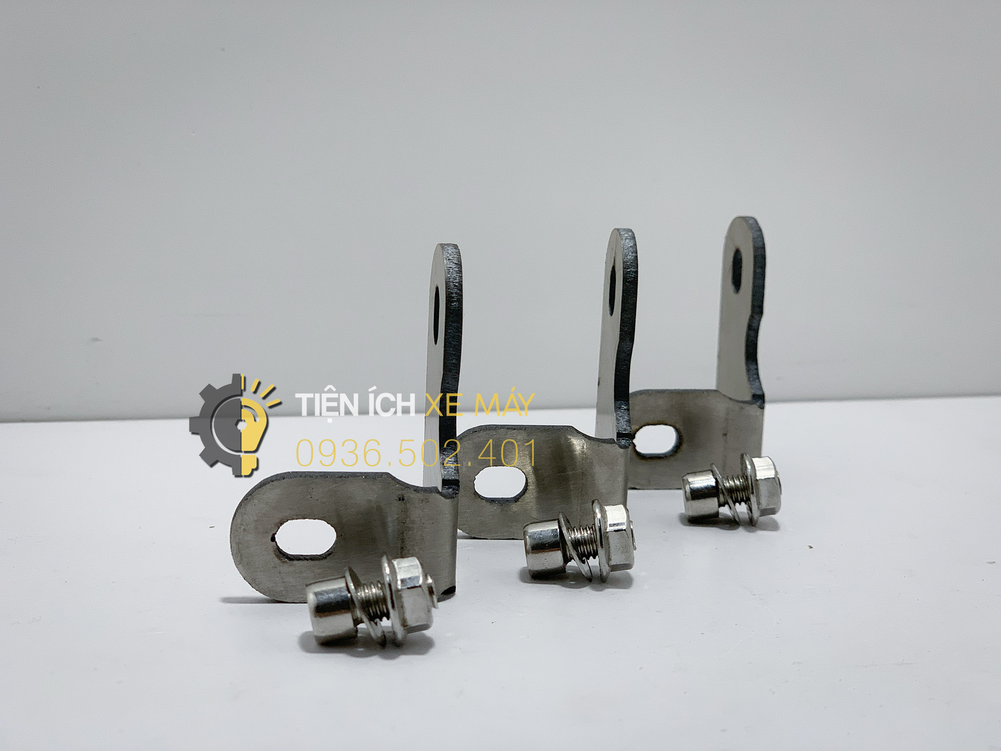 Pát gắn trợ sáng lỗ kèn Winner X