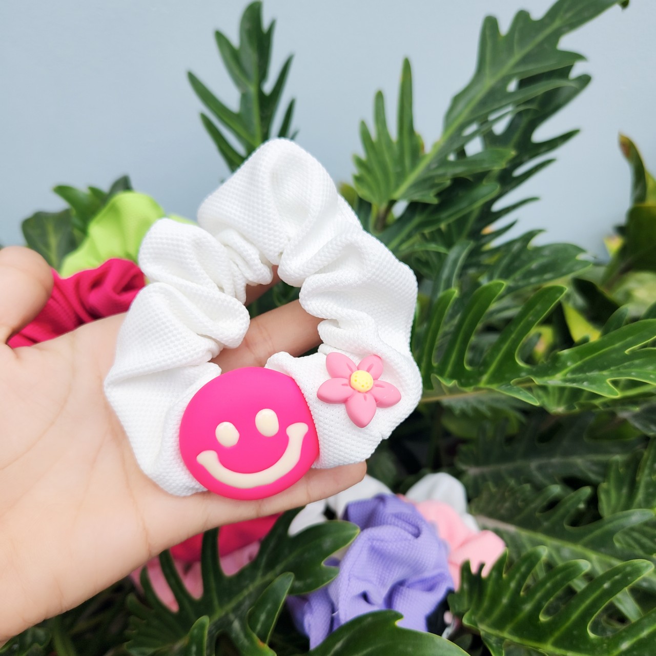 Dây buộc tóc gấu dâu vải nhung cute phong cách HQ - Cột tóc gấu hồng Losto xinh xắn/ cột tóc scrunchies gấu dâu