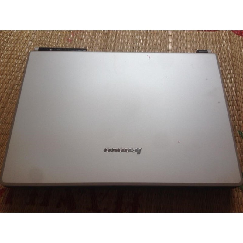 Laptop cũ lenovo Y400, Y410 Co2, ram3gb, ổ160gb, man14.1, hình thức đẹp, giá rẻ