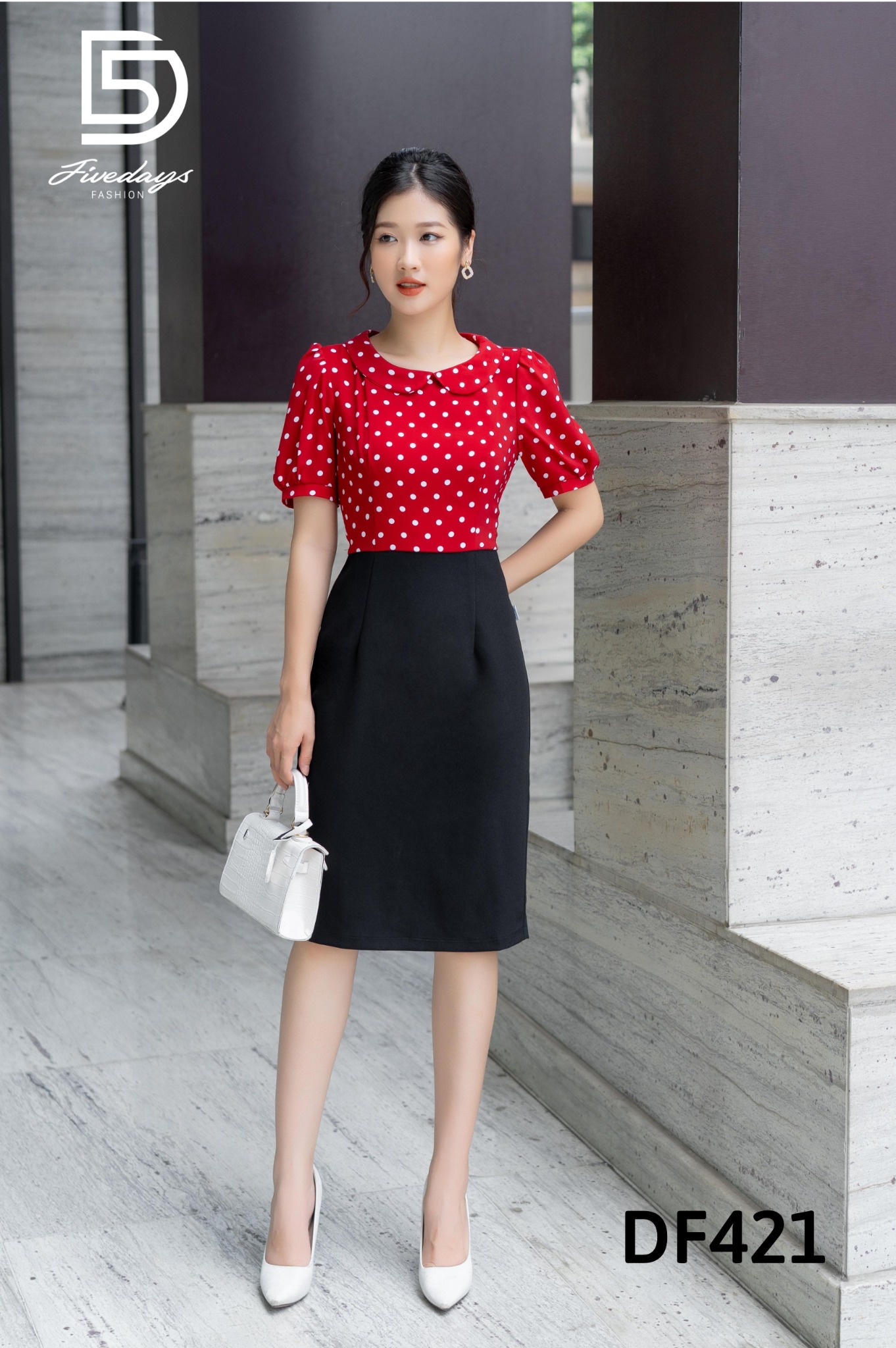 Fivedays - Đầm ôm phối bi cổ sen
