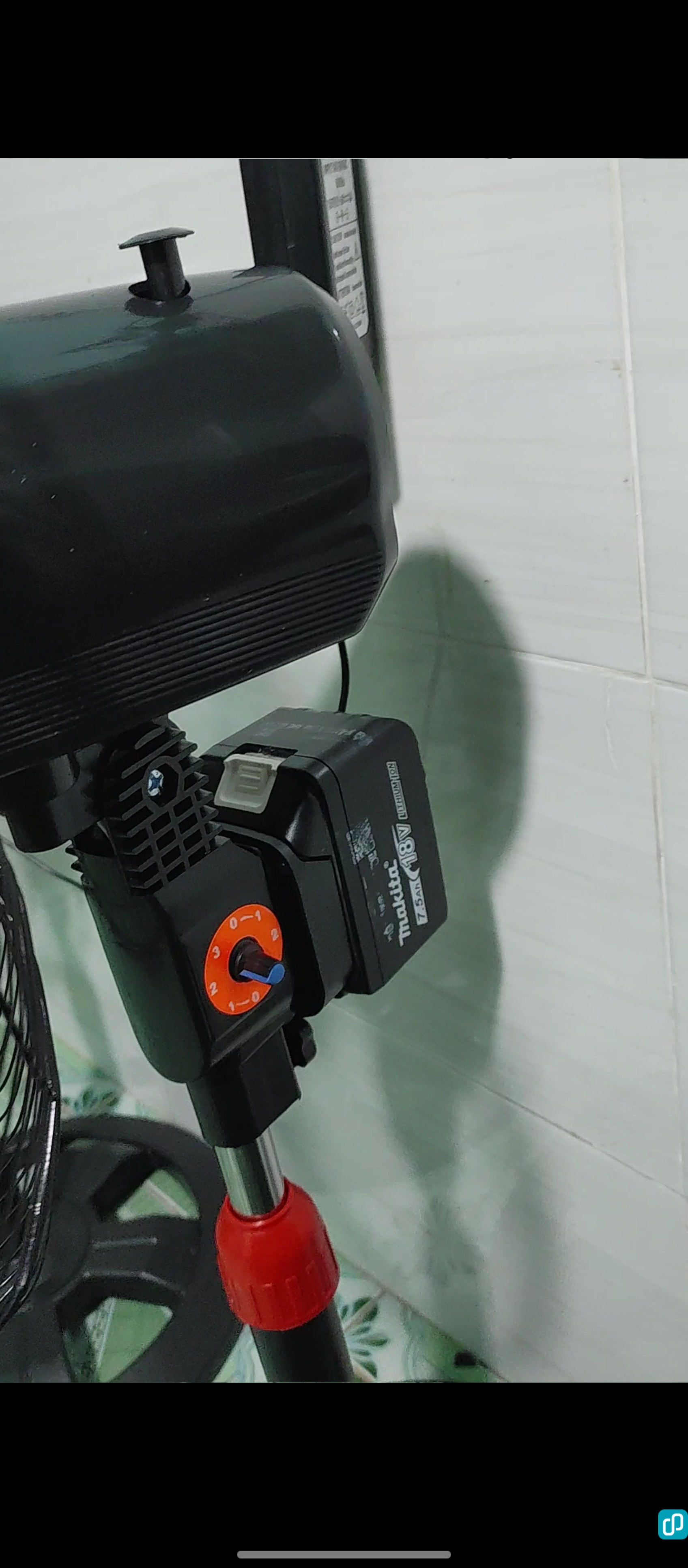 QUẠT ĐỨNG B4 CHÂN PIN MAKITA ( KHÔNG PIN )