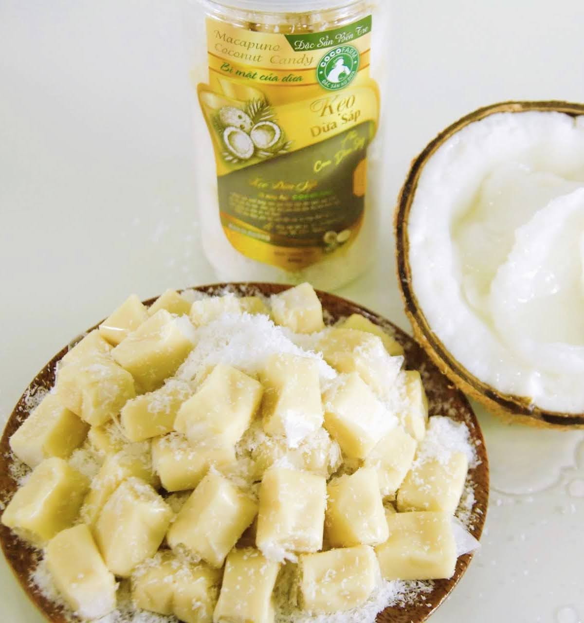 Kẹo Dừa Sáp Lắc Phủ Cơm Dừa Sấy 5 vị 400g Cocofarm