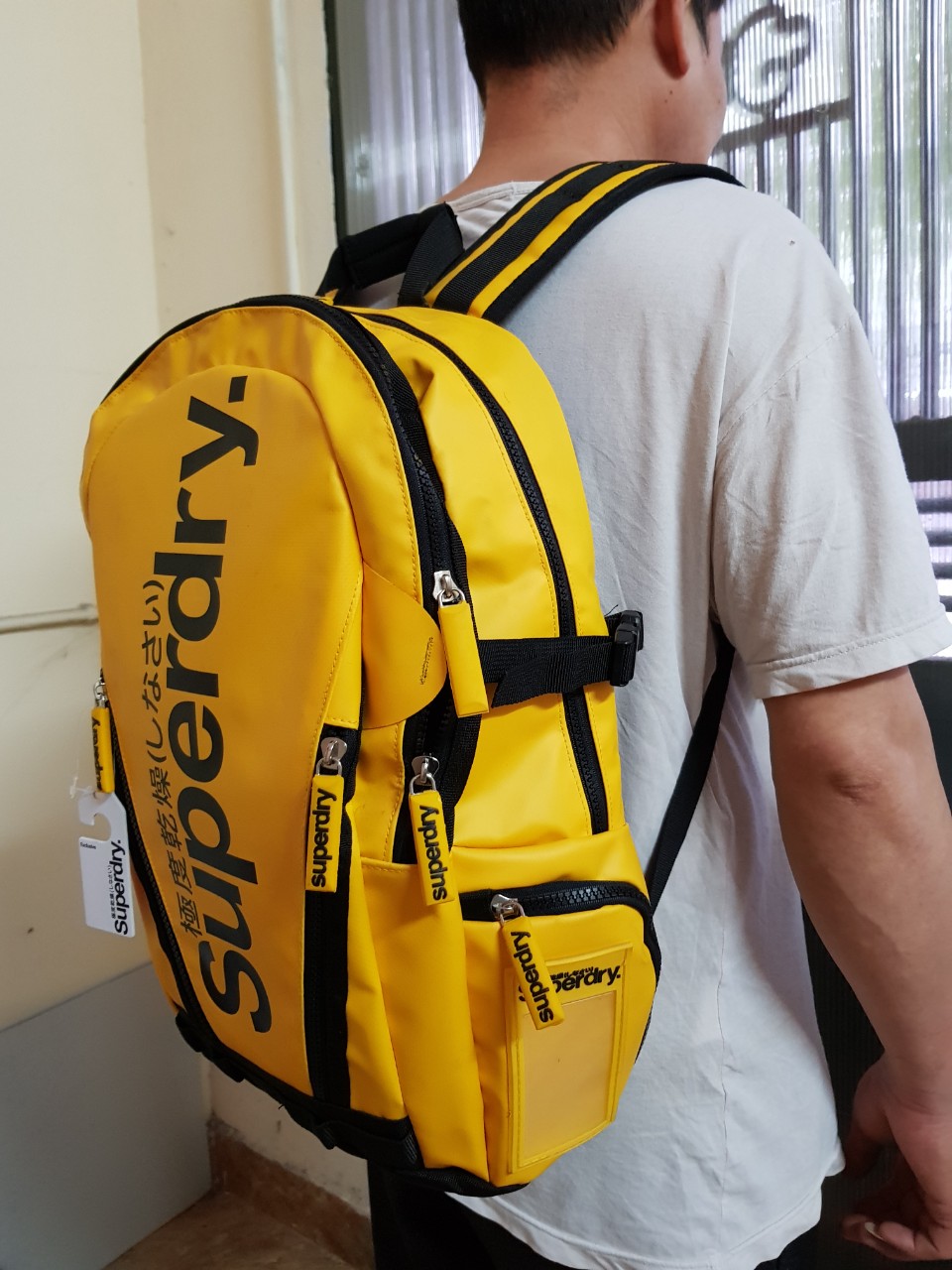 Balo Superdry tiện ích chống nước