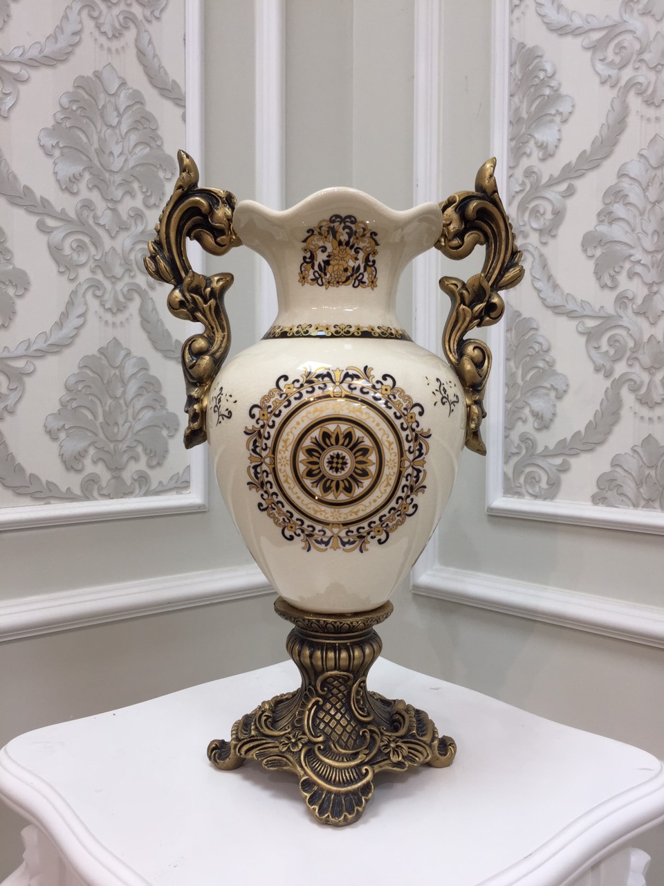 Bình hoa họa tiết thổ cẩm CB25A-BH. Chất liệu sứ cao cấp sang trọng và cổ điển