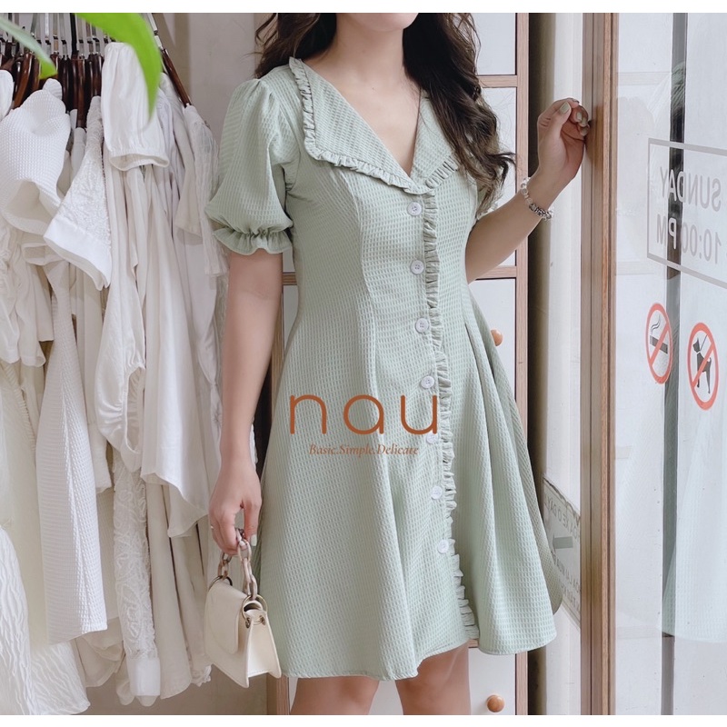 Đầm xốp mềm viền bèo cổ bẻ