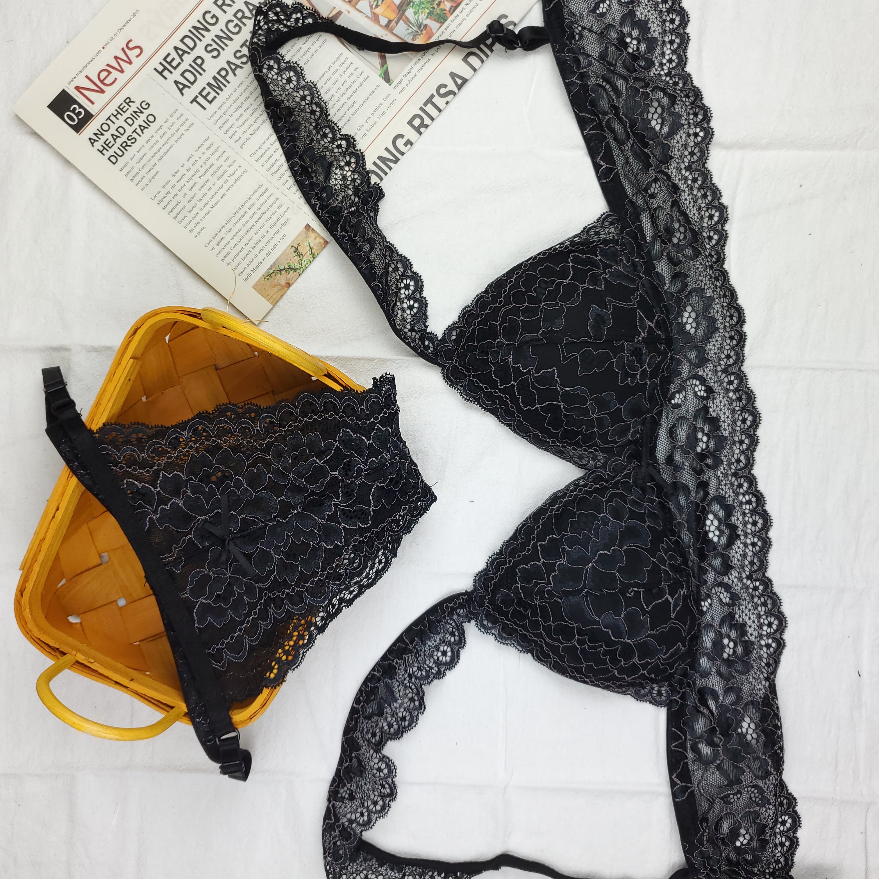 [HCM]Bộ đồ lót ren không gọng mút vừa gợi cảm màu đen gân trắng quần dây - Nội y sexy by NHÀ SÒ Bralette NS168
