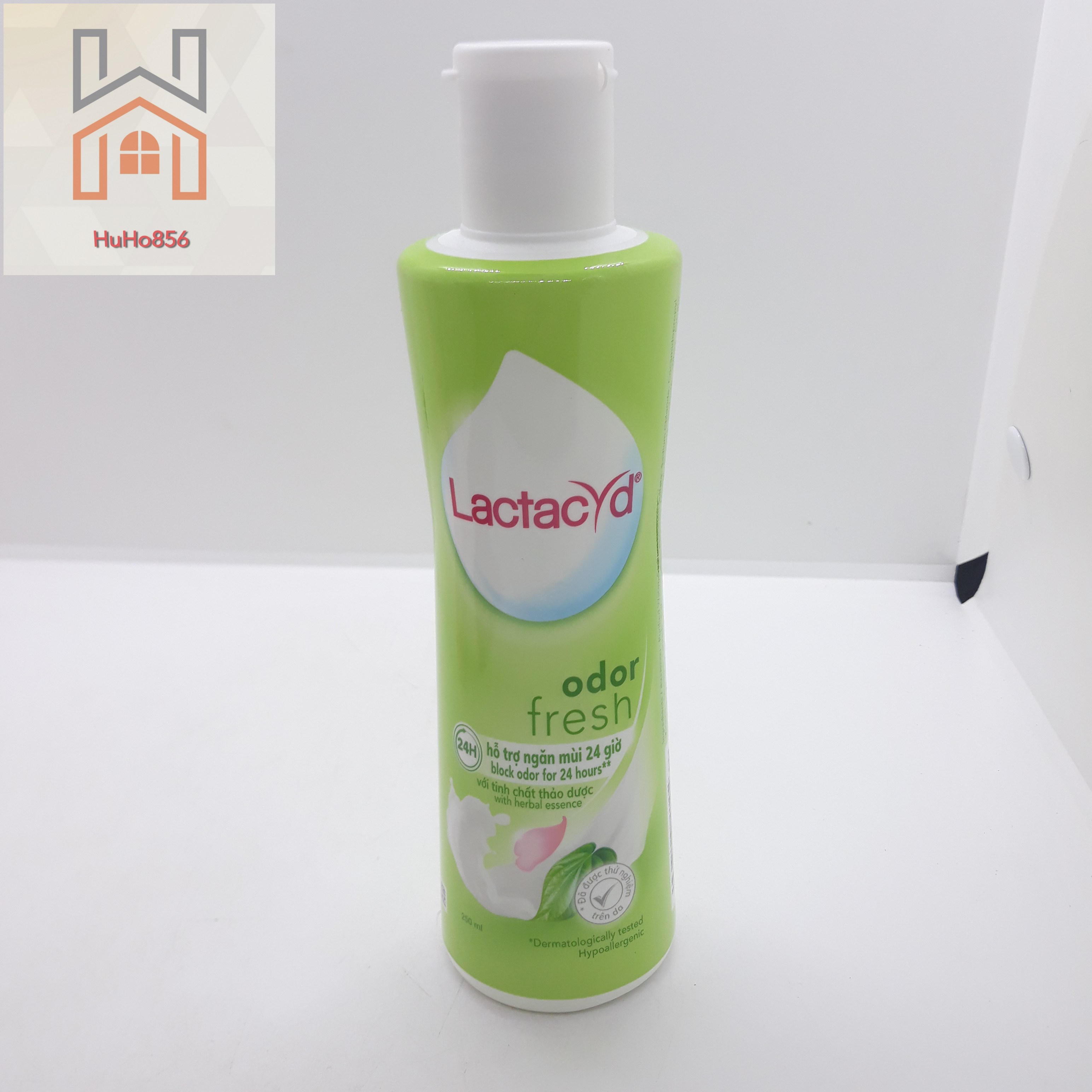 Dung dịch vệ sinh phụ nữ lactacyd odor fresh ngăn mùi 24h 250ml & lactacyd pro sensitive 250ml