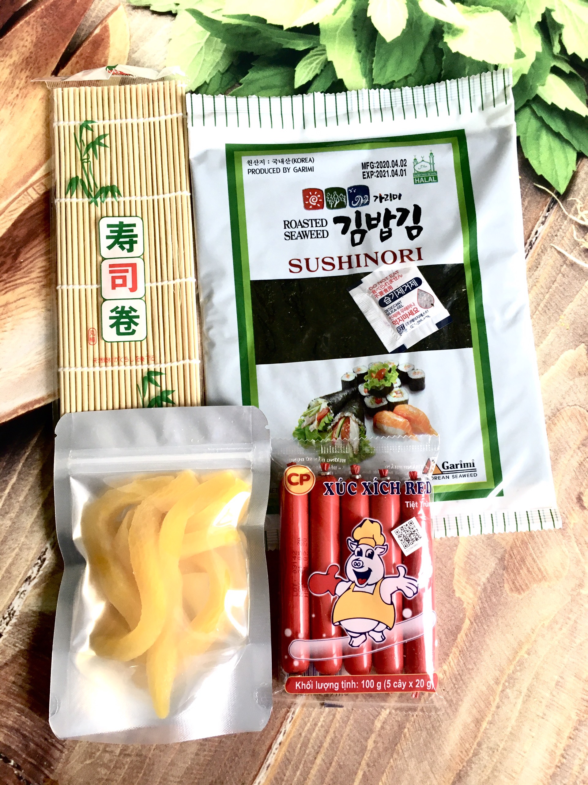 Set 4 món làm Rong biển cuộn kimbap( rong biển, mành tre, xúc xích, củ cải vàng)_TiTiMart
