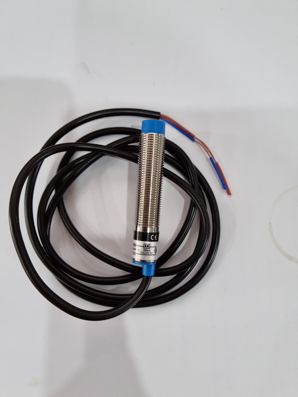 Cảm biến sắt từ phi 12 E2E X5MD1 NO 12-24VDC