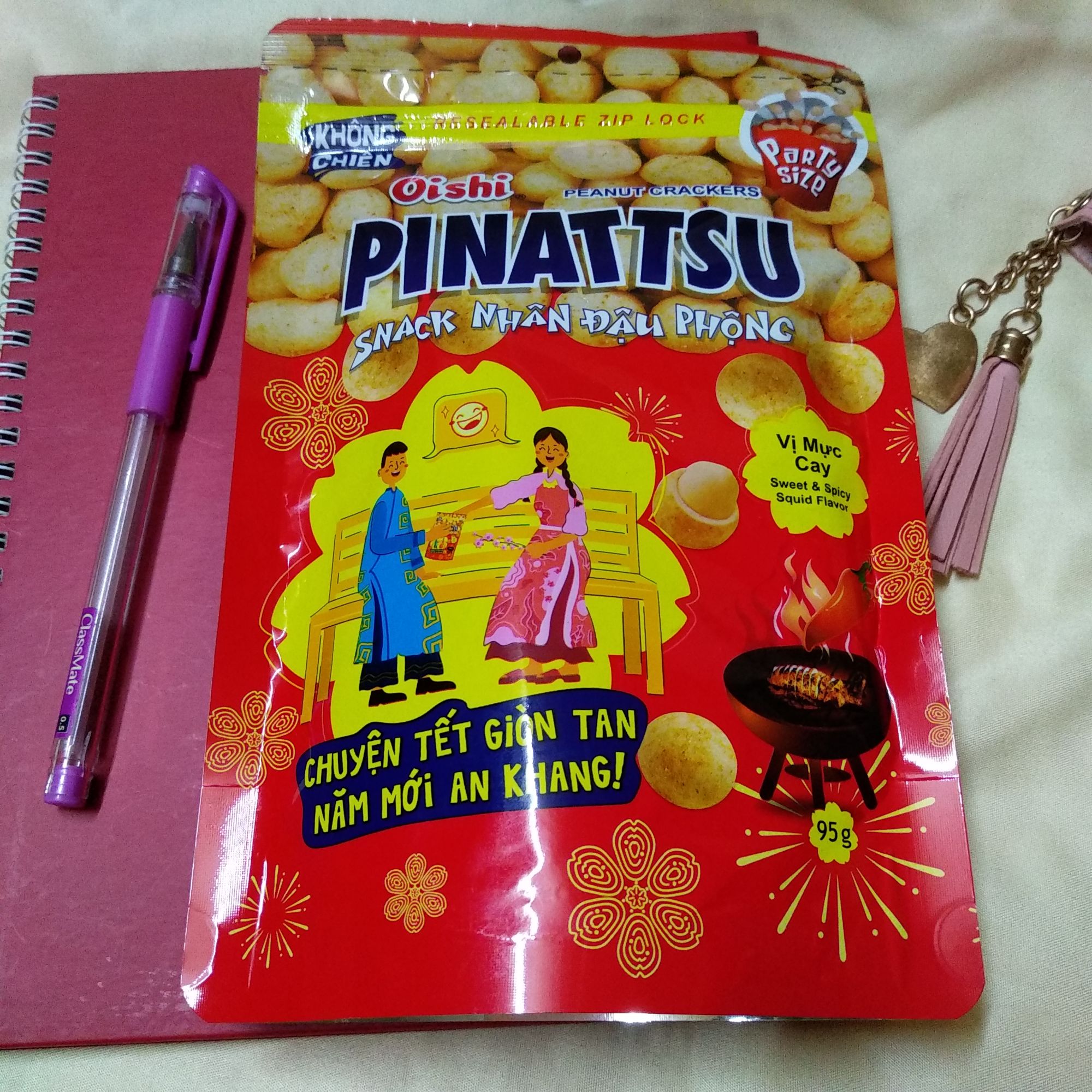 Đậu phộng vị mực cay Pinattsu Oishi (95g - Không chiên)