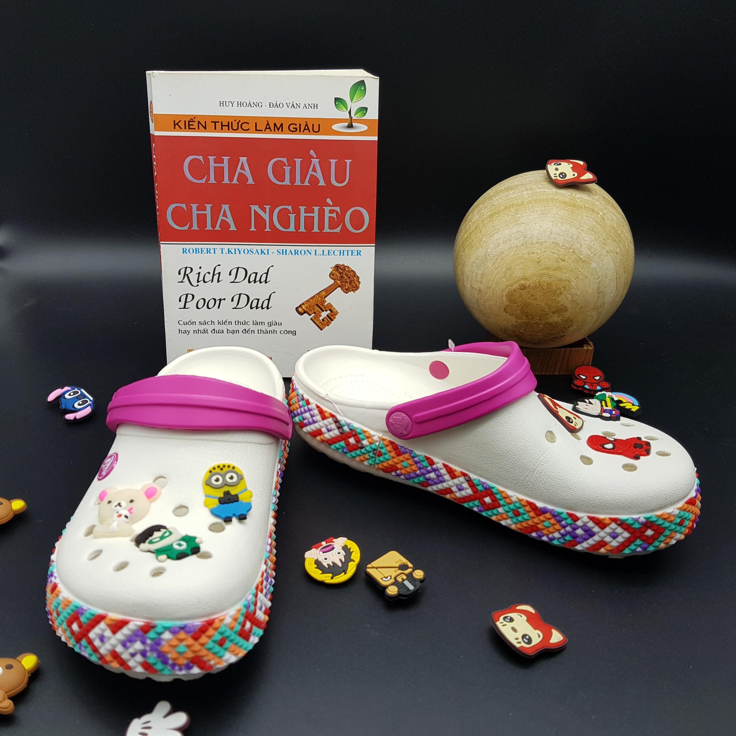 Dép Sục Cá Sấu Crocs ( Tặng ngay 8 Jibbitz )