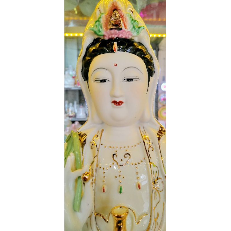 Tượng mẹ  Quan  Âm Bồ Tát