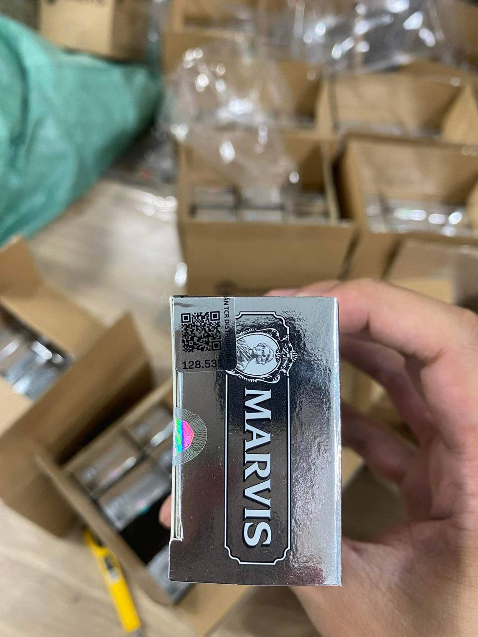 Kem Đánh Răng Marvis Whitening Mint 85ml - Làm Trắng Răng