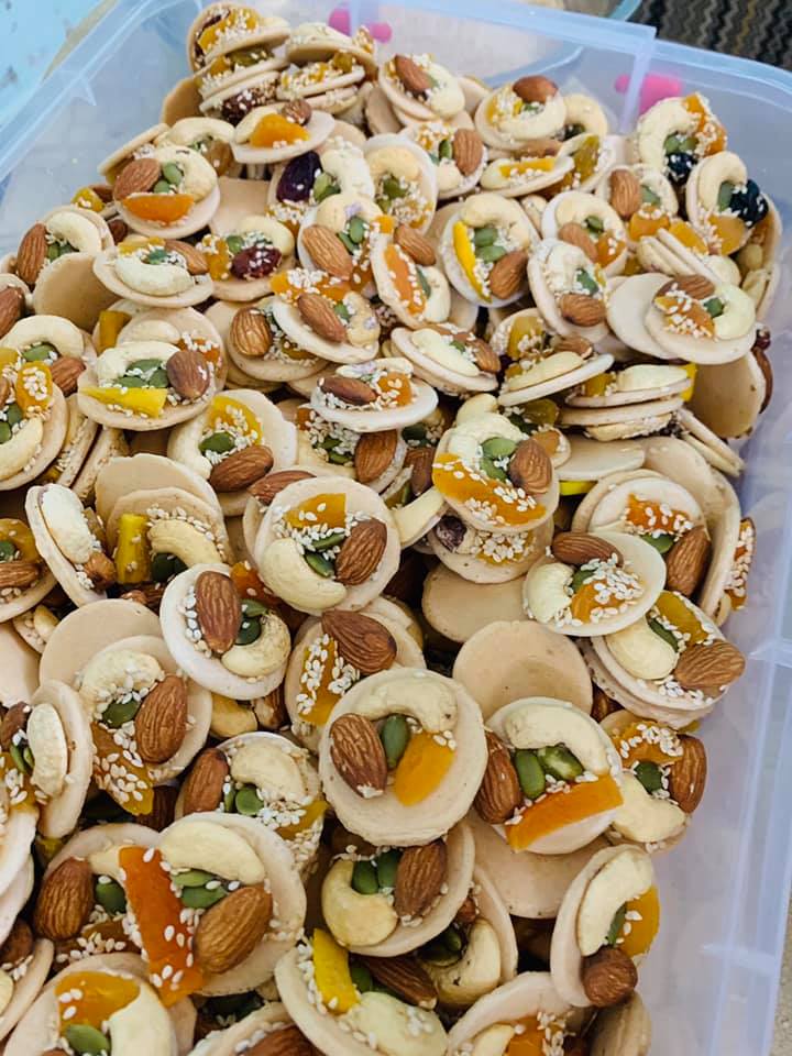 Bánh Đồng Tiền Mix Vị 300gr Hạt Điều, Hạnh Nhân, Nho, Mè - Đồ Ăn Vặt - Ăn Vặt