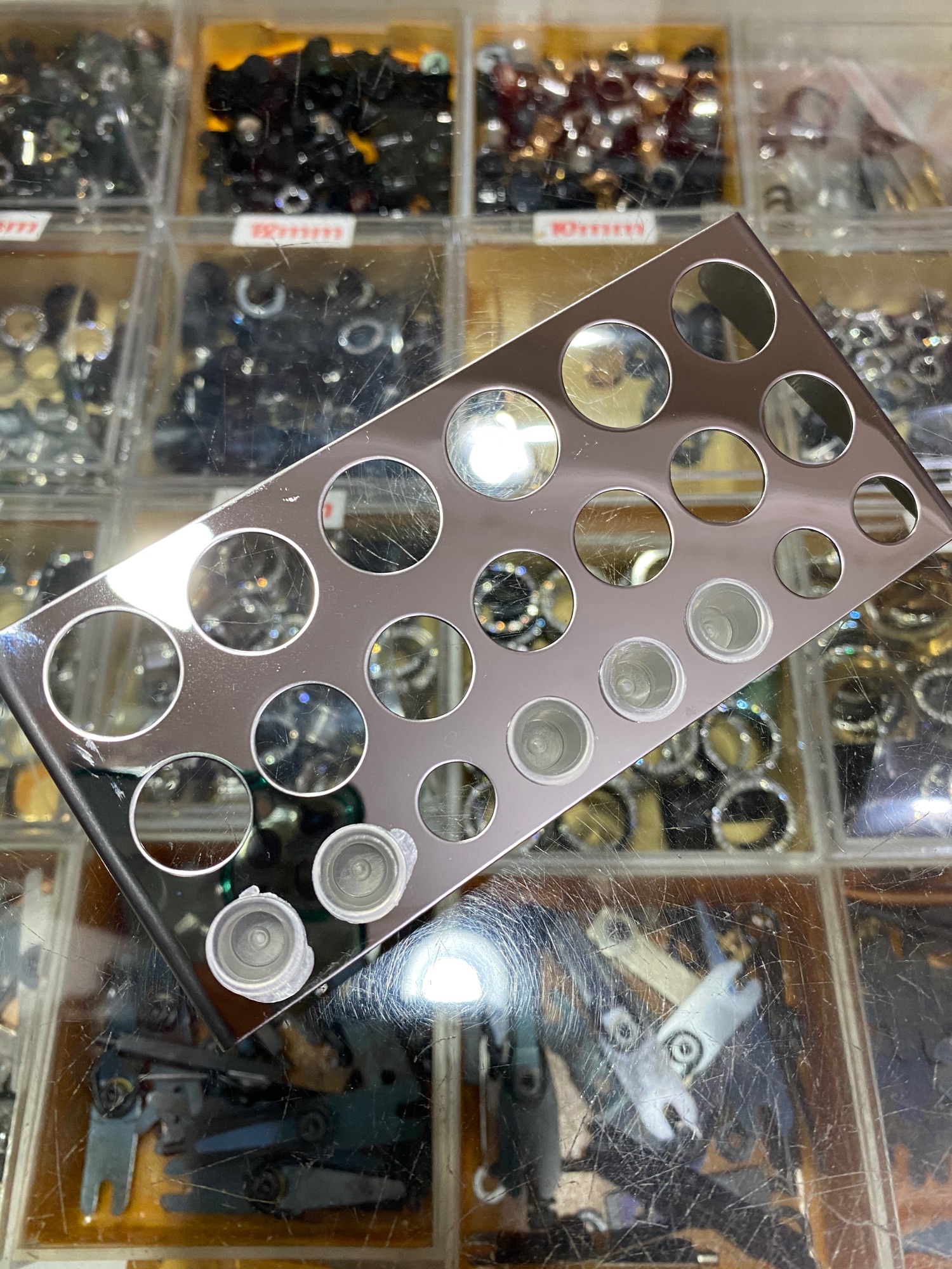 Khay inox đựng hũ nhựa đựng mực