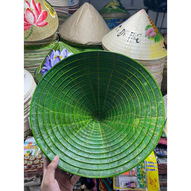 Nón lá sen xứ Huế thủ công