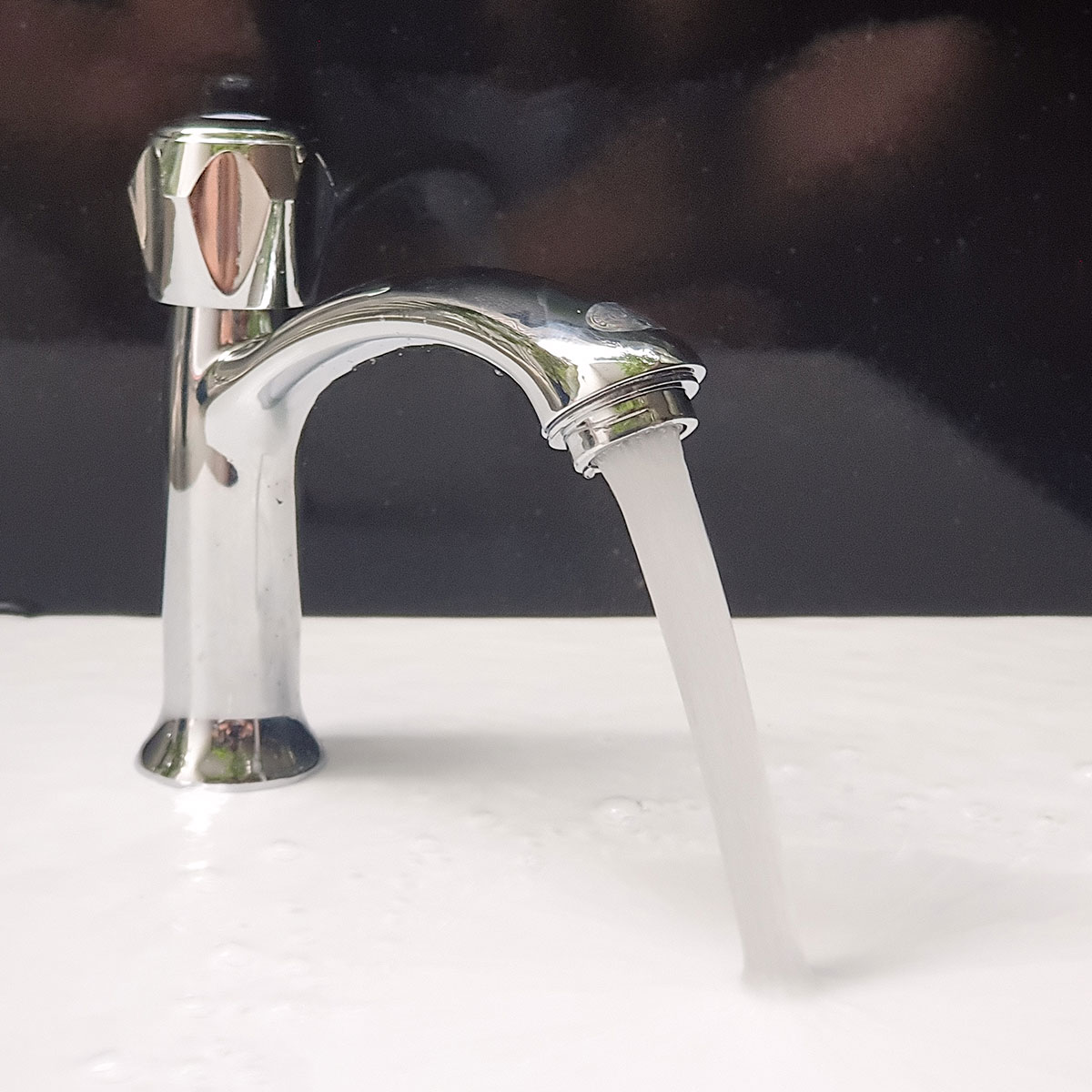 (Có video) Vòi lavabo lạnh Eurolife EL-LL100 (Trắng bạc)