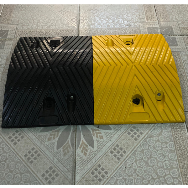 [HCM]Gờ giảm tốc bằng cao su 100x35x5cm