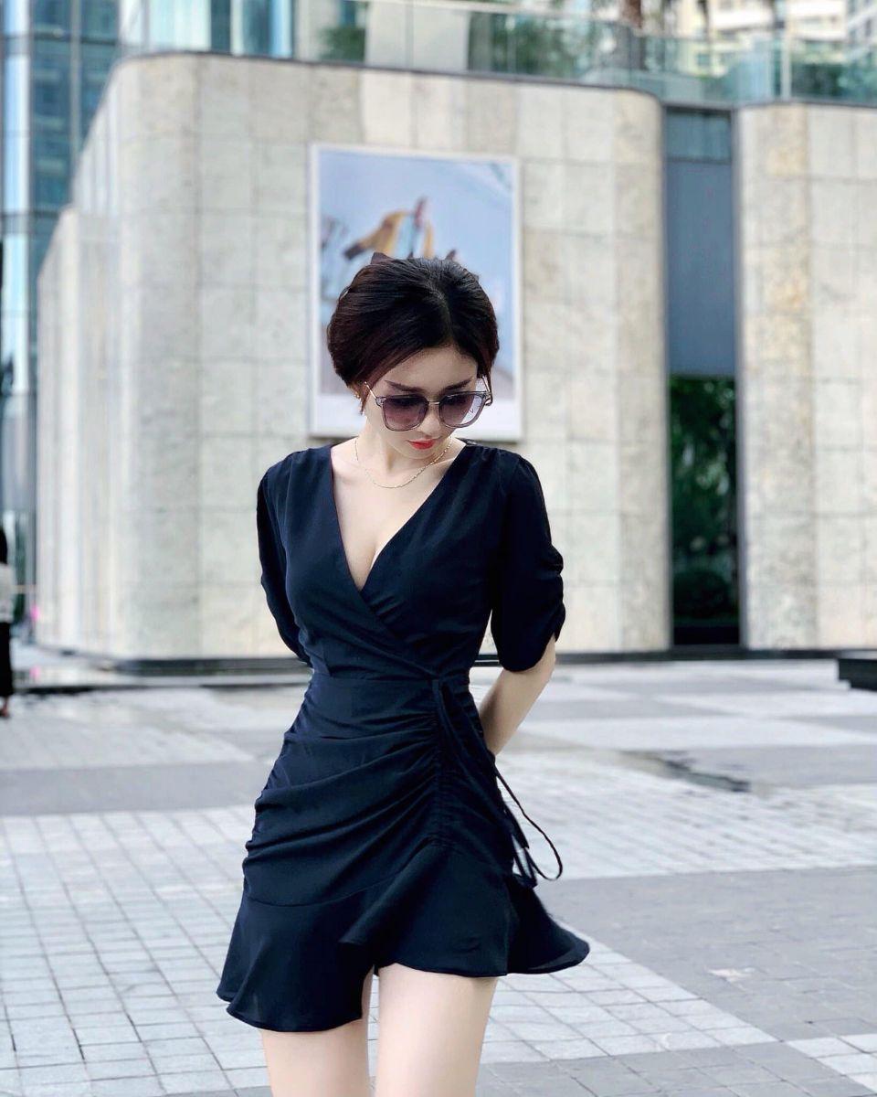 Đầm Thiết Kế Dây Rút Eo Và Tay Mẫu Mới