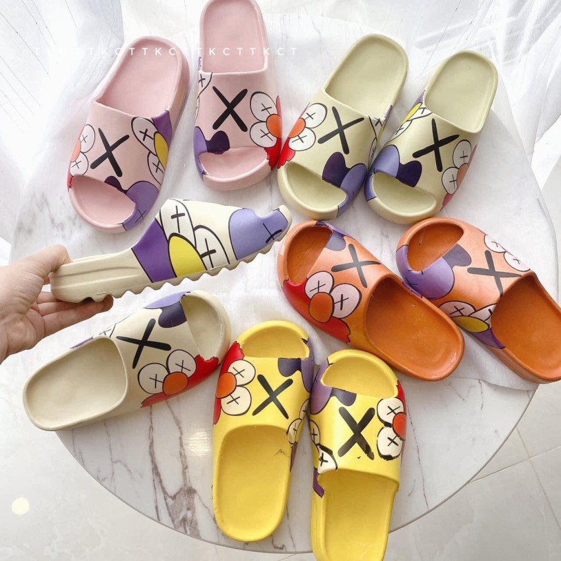 Dép bánh mì quai ngang KAWS NEW - Dép YZ Slide siêu nhẹ (form nhỏ)- DL074 giá rẻ