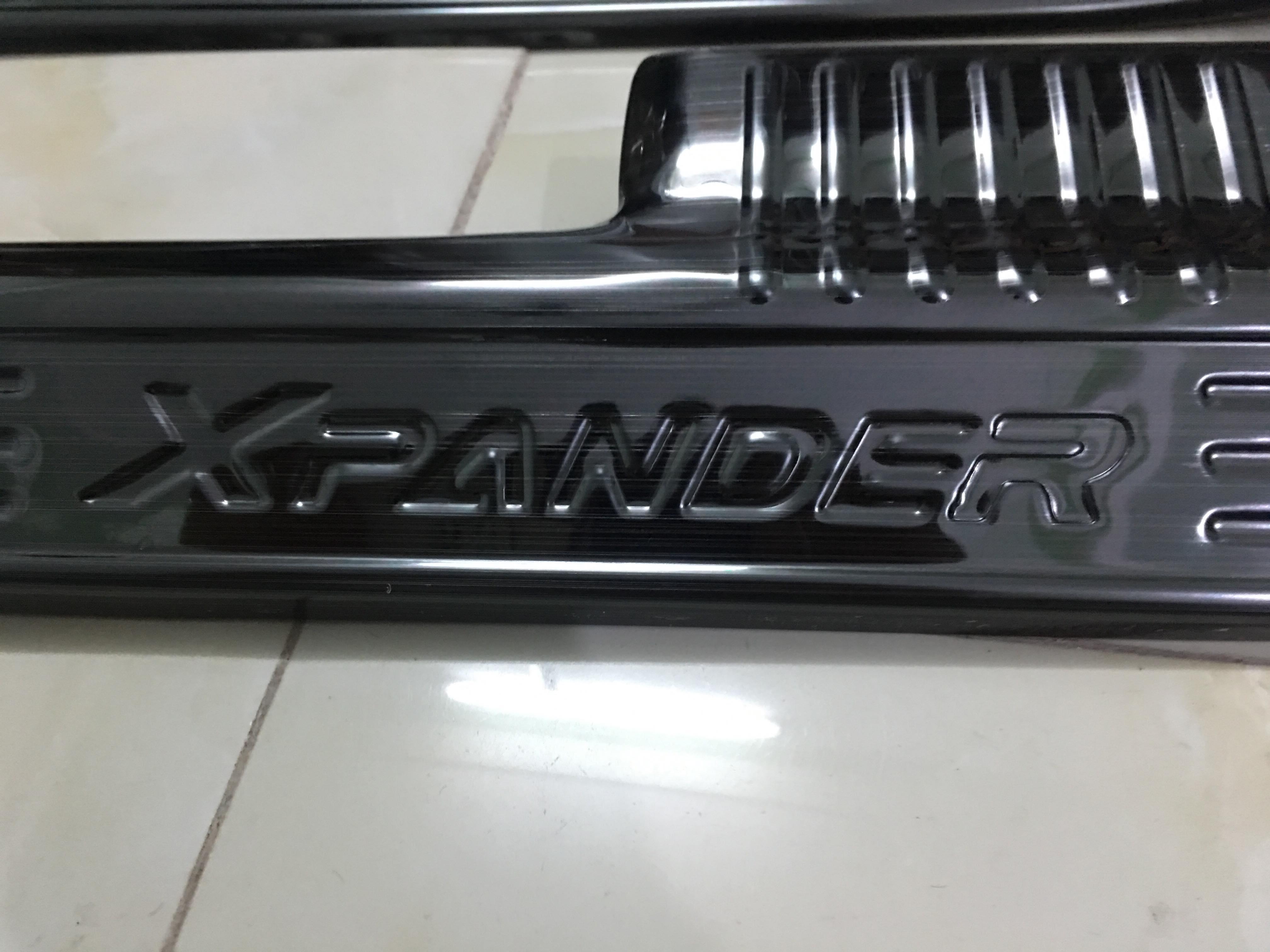 Bậc cốp trong Titan  xpander 2019