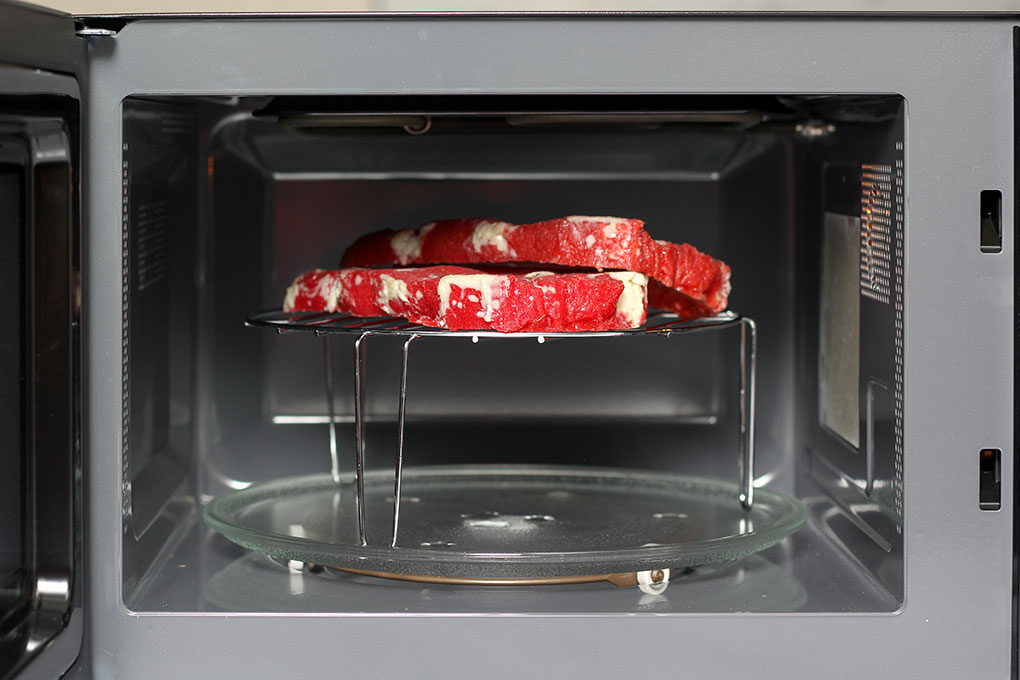 [HCM]Lò vi sóng Electrolux EMM2318X 23 lít