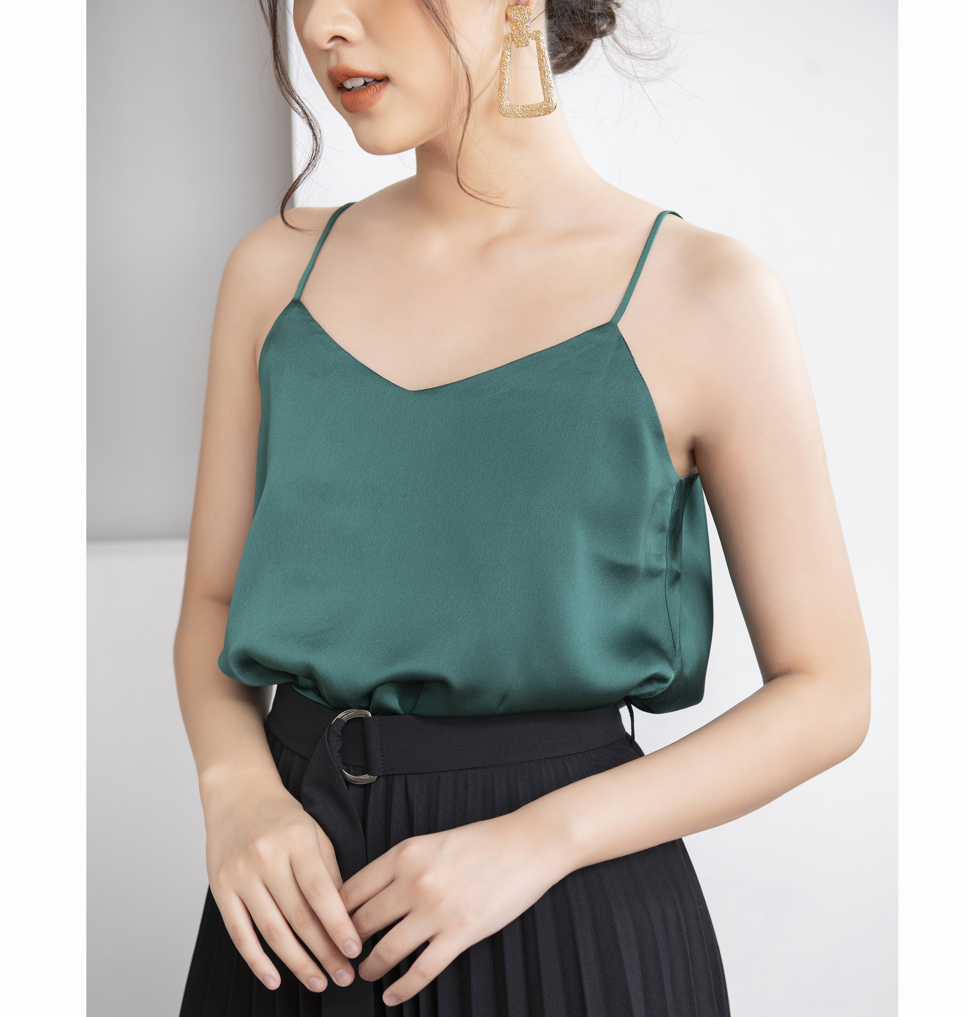Áo cami 2 dây cổ đổ Leila Closet
