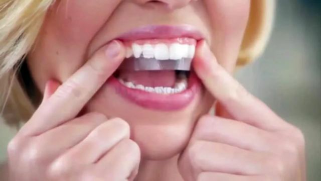[NEW] MIẾNG DÁN RĂNG CREST 3D WHITE Professional Effects - 30MIN CHÍNH HÃNG (1 bì lẻ)