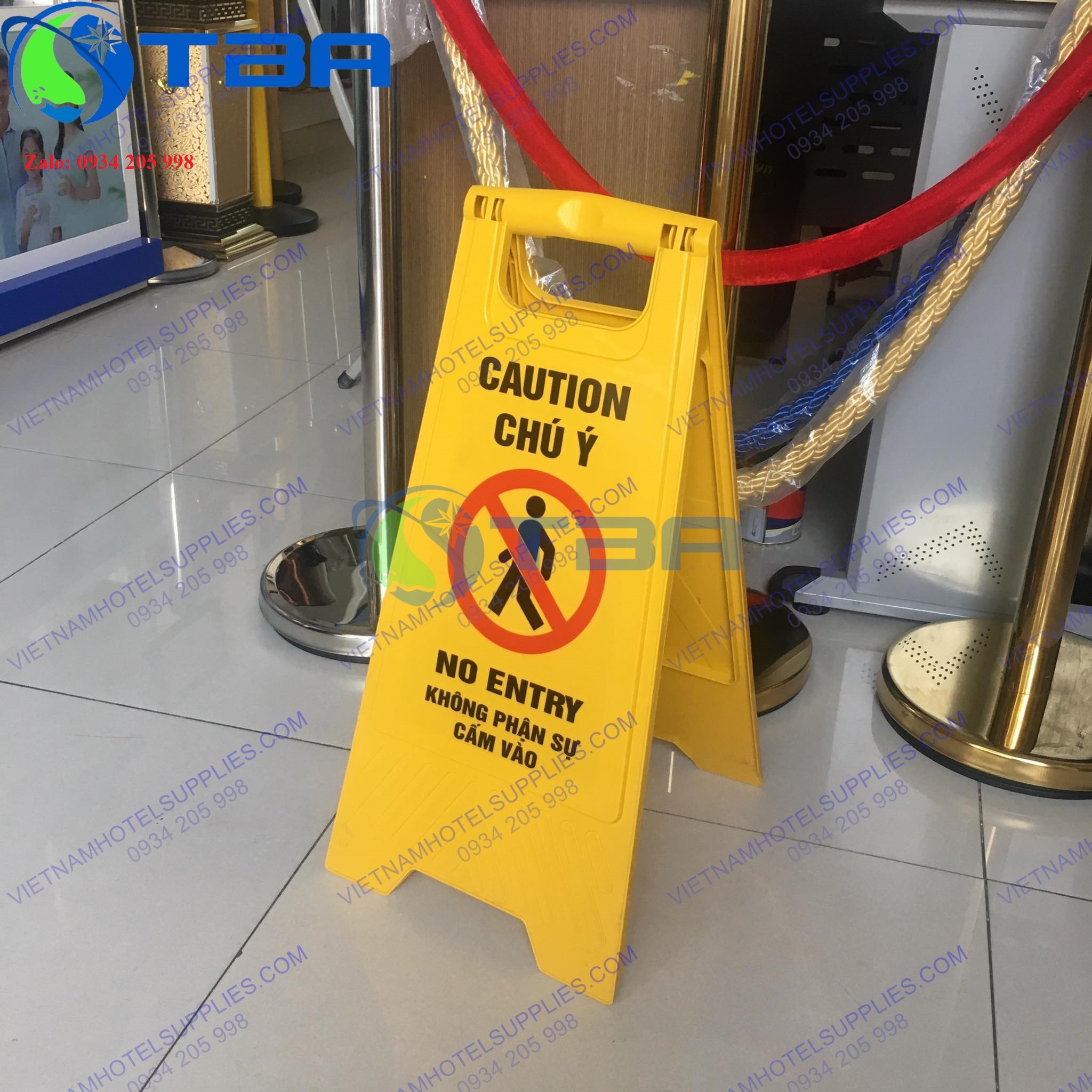 Biển cảnh báo chữ a khu vực ''không phận sự cấm vào ''