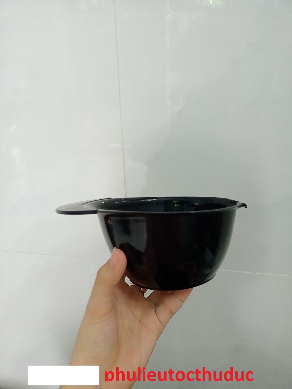 Chén đụng dung dịch dùng để nhuộm tóc - phulieutocthuduc