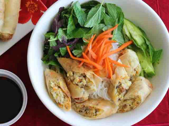 Hàng xuất dư: Bánh tráng chả giò Ba Cây Tre