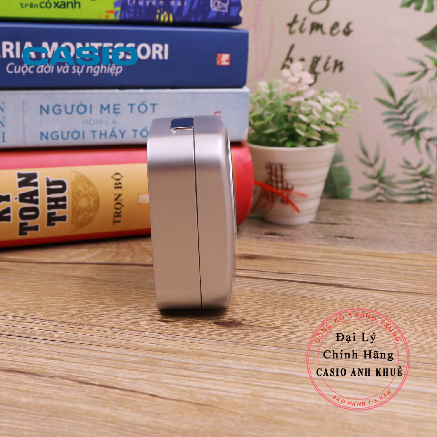 Đồng hồ để bàn du lịch mini có báo thức, TQ-143S-8DF ( Kích thước 7.7×7.6×3.8 cm )