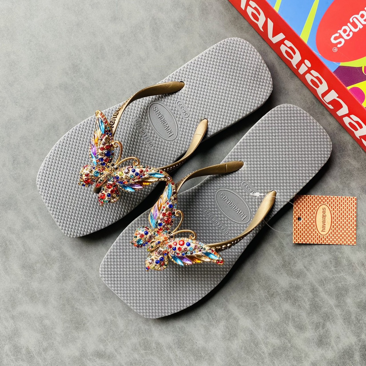 dép kẹp nữ đế vuông gắn cham bướm