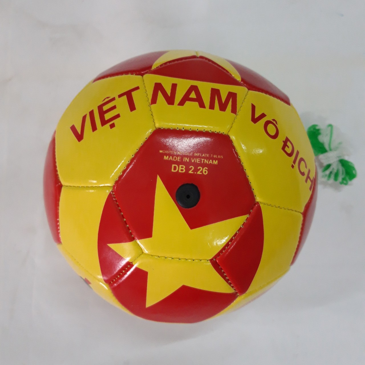 quả bóng đá số 2 siêu phẩm cờ đỏ sao vàng(tặng kèm kim túi lưới)