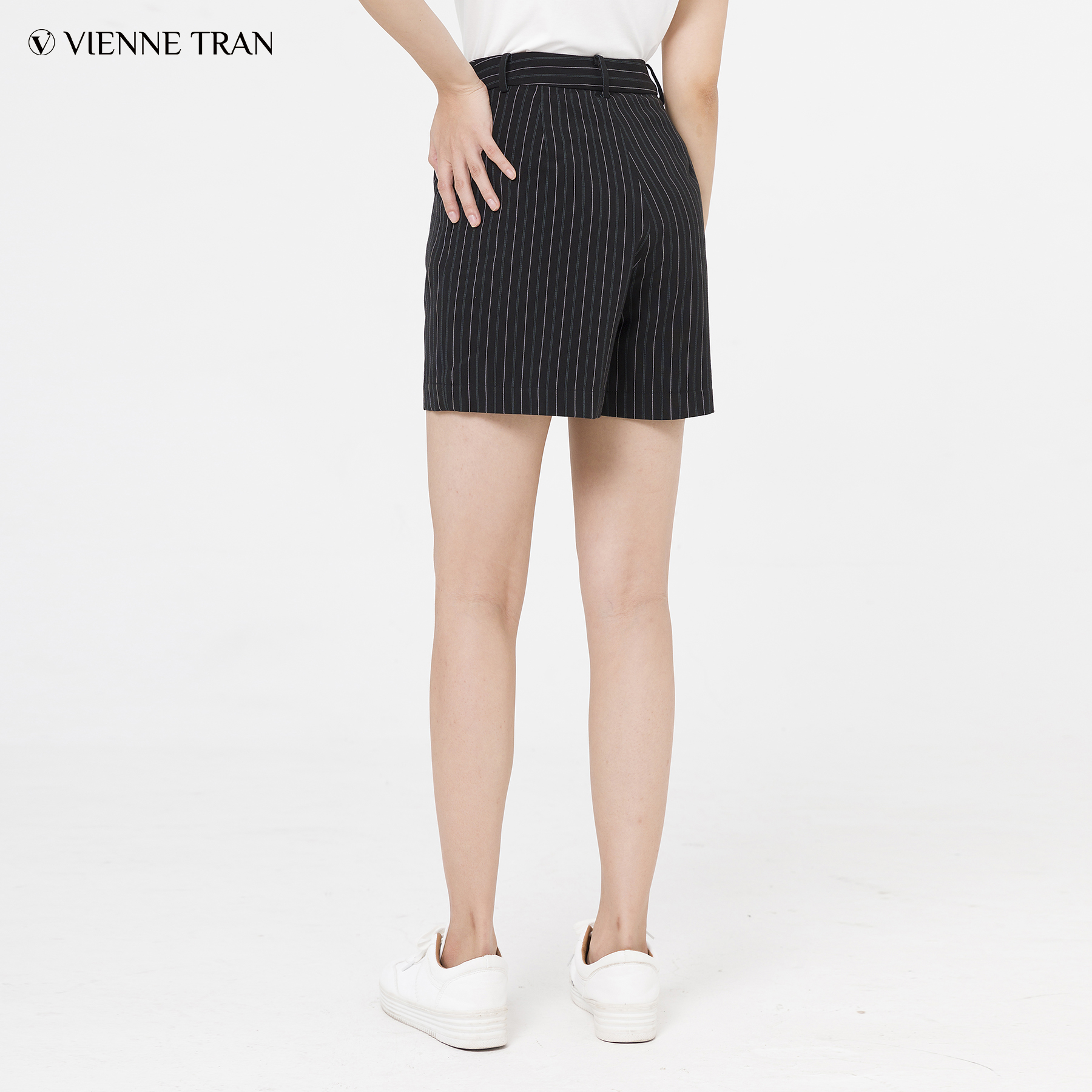 Quần Short VIENTRAN Nữ Kẻ Sọc V64S20T002