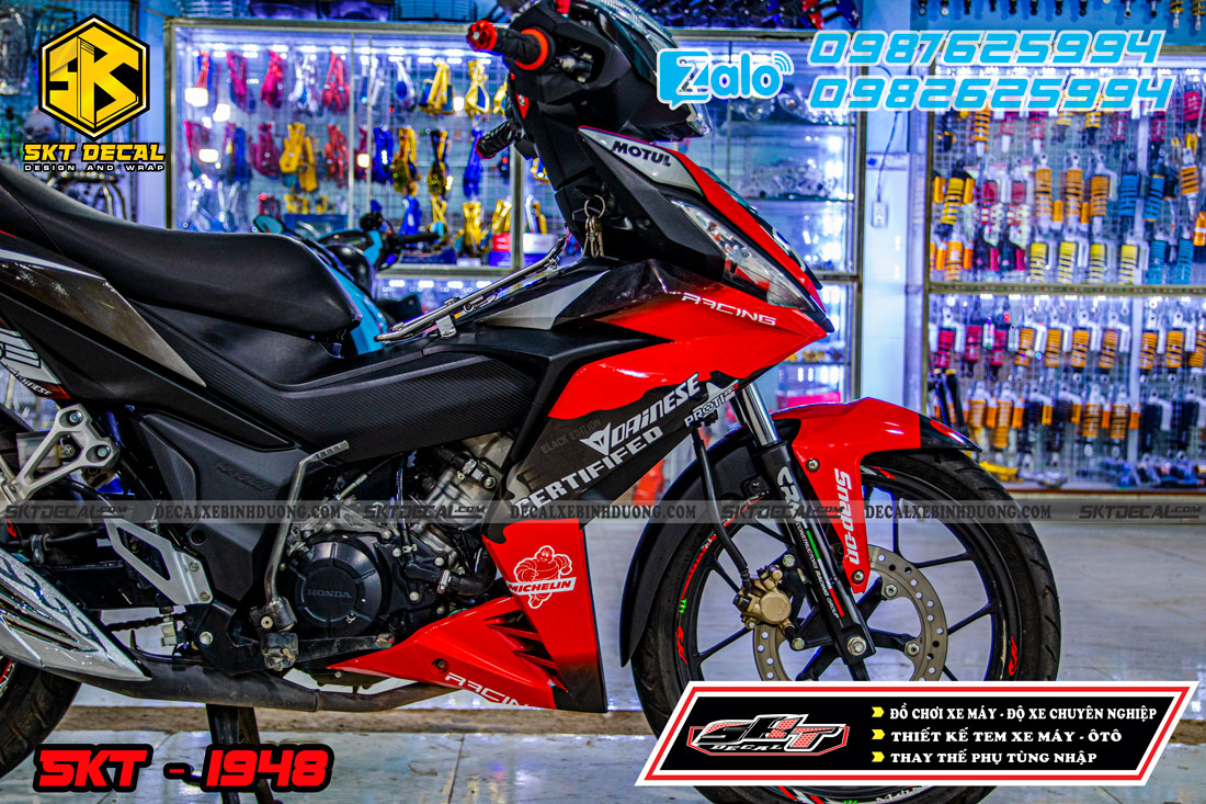 tem trùm xe winner đen đỏ chất liệu decal mccal