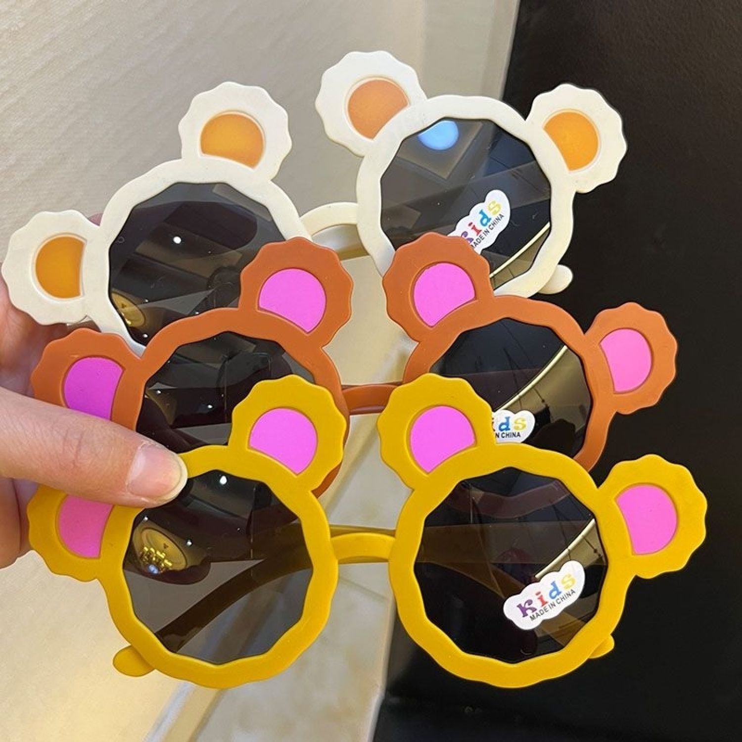 Kính mát tai chuột cho bé gái