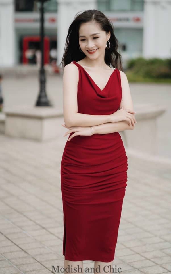 Đầm body cổ đỗ đính cườm lưng siêu xinh