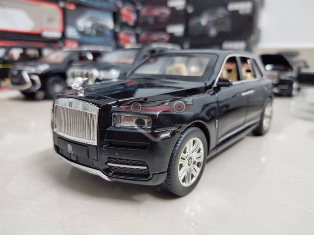 [HCM]Xe mô hình Rolls Royce Cullinan tỉ lệ 1:24 màu đen