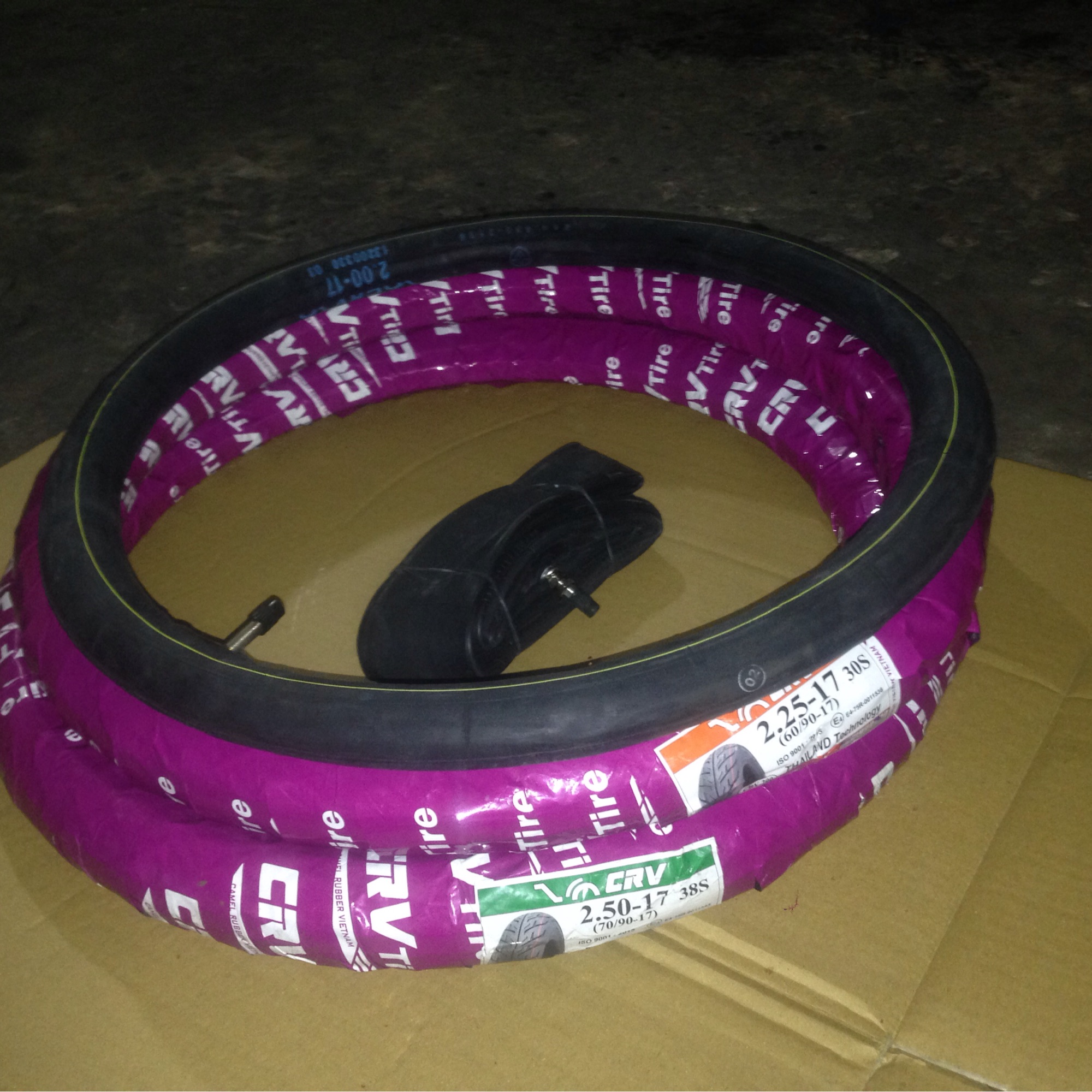 1 cặp vỏ + 2 ruột  CRV  60/90-17 và 70/90-17 ( Bao bì tím)