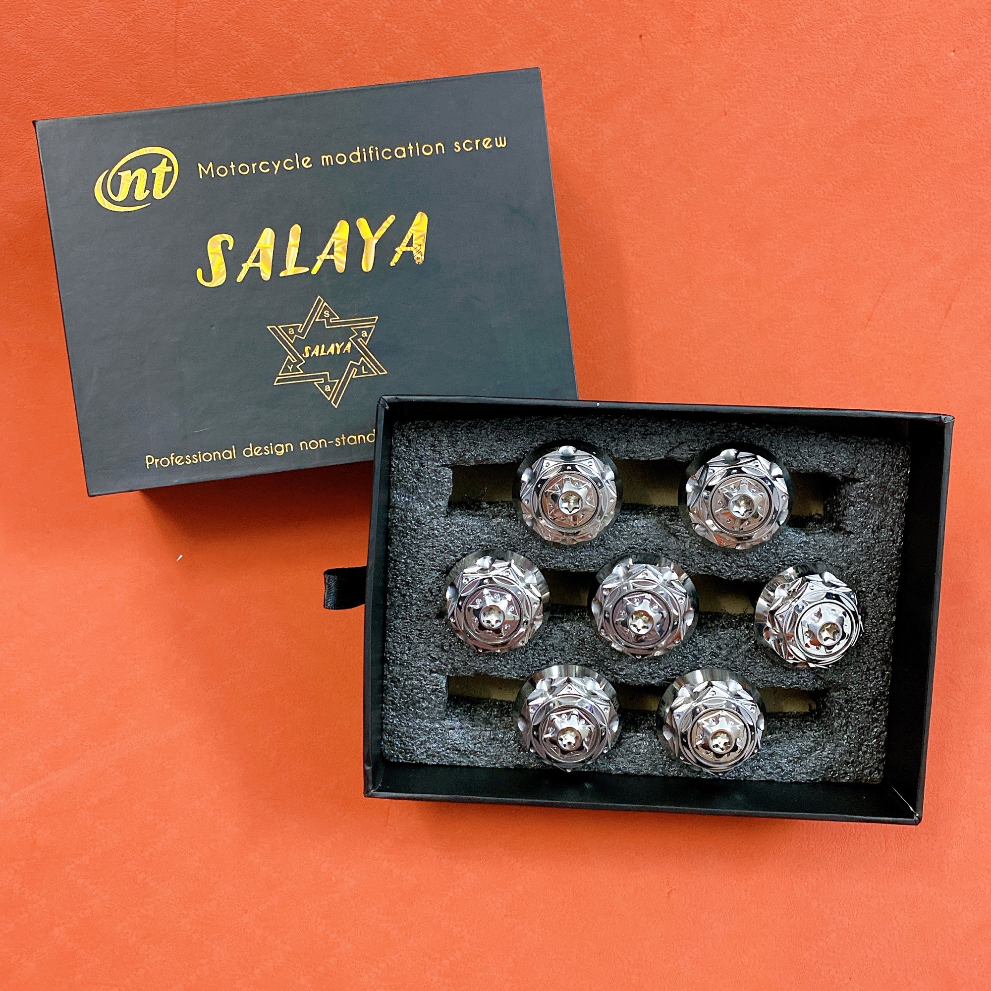 Gù tay lái salaya