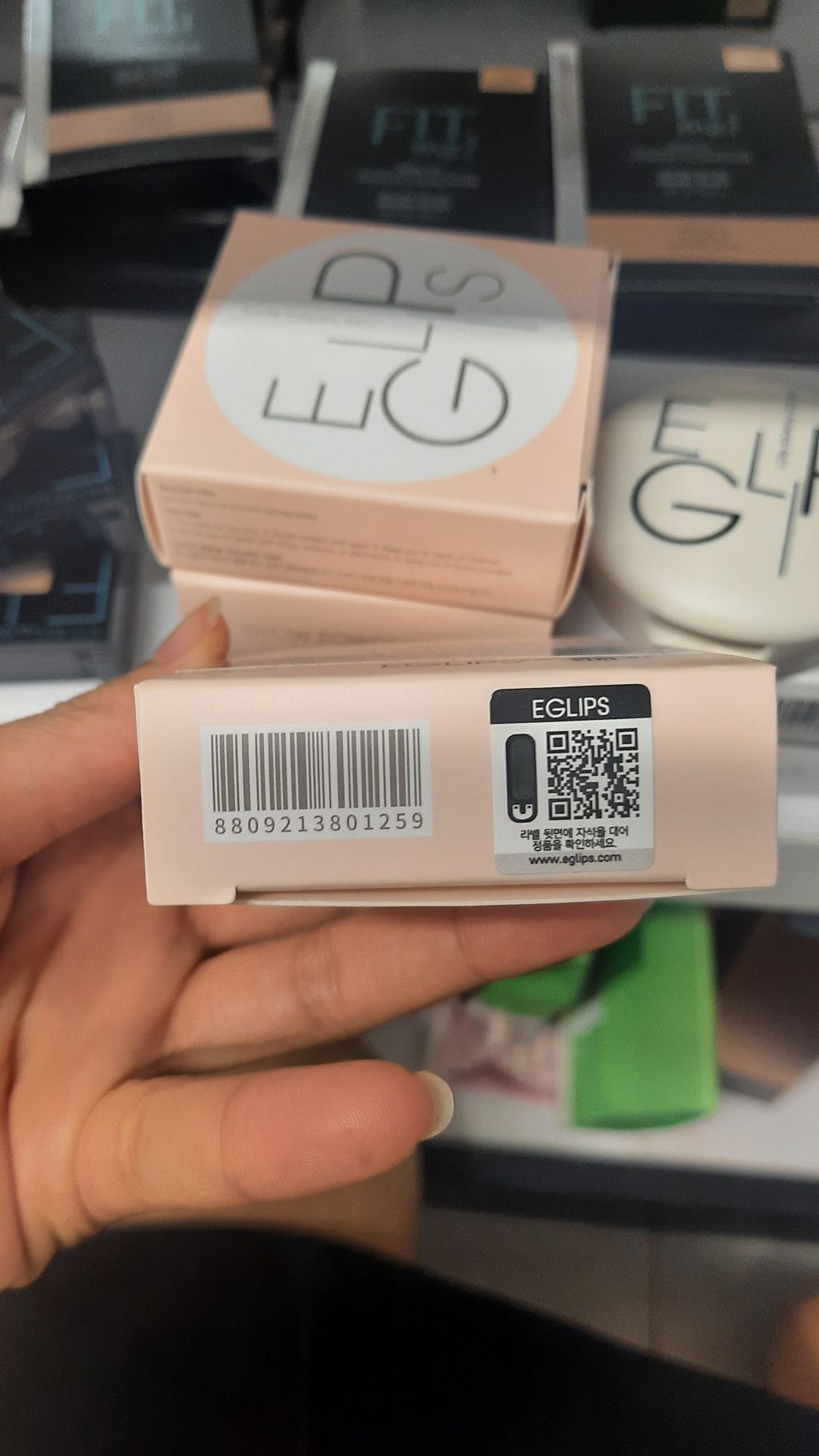 Phấn phủ Eglips - phấn phủ kiềm dầu Eglips hồng, trắng, đen